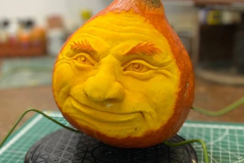 Шоу резьбы по тыквам-гигантам — 17 и 18 октября в Аптекарском огороде
