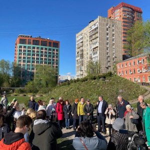 Яблоню Победы в память о героях Великой Отечественной войны посадили в Аптекарском огороде 1